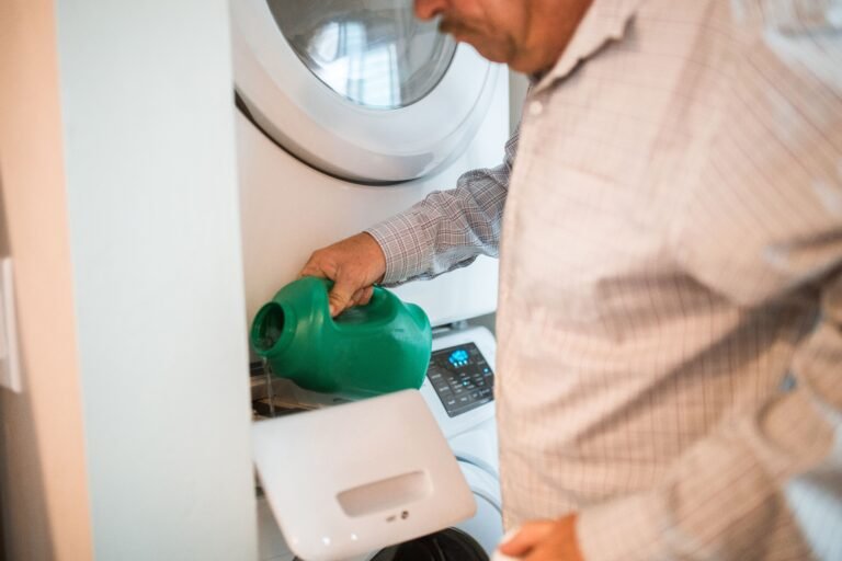 How to choose the best laundry detergent, person pouring detergent into washing machine